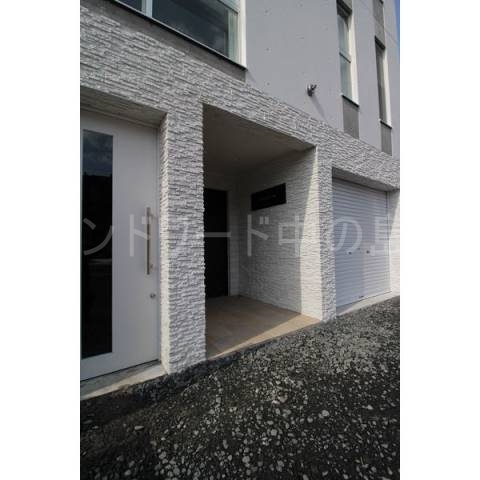 エントランス　詳細は、ウィンドワード中の島までご相談下さい。