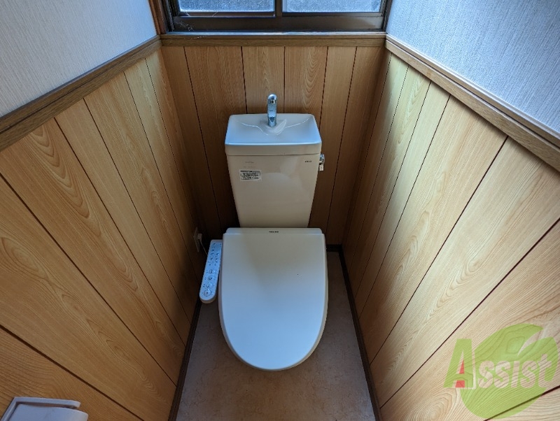 トイレ　お手洗いは温水洗浄付き。これは個人的に外せません。