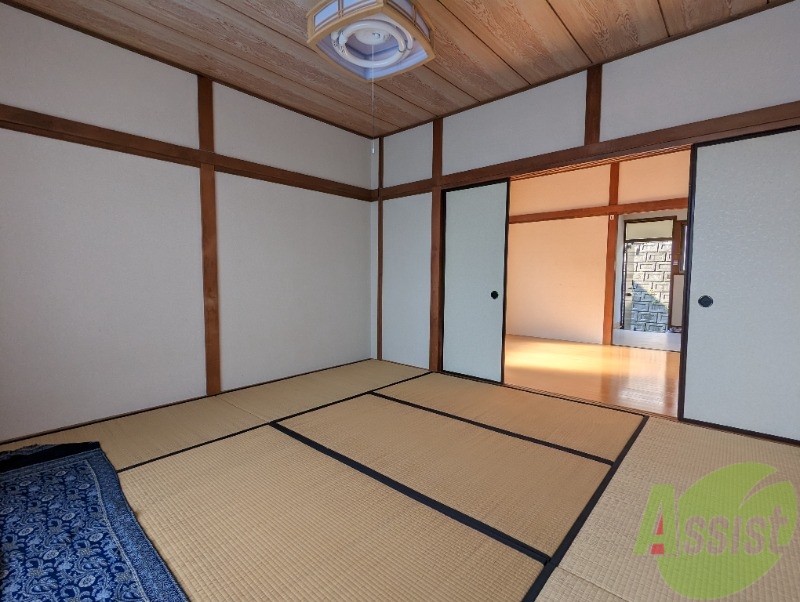 その他部屋・スペース　畳のお部屋は８帖ありますので家具の配置もしやすいですね。