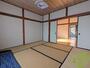 その他部屋・スペース　畳のお部屋は８帖ありますので家具の配置もしやすいですね。