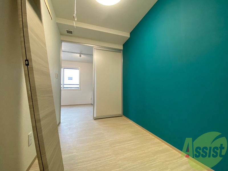 その他部屋・スペース　寝室はこちらです。光が差し込む、温かみのあるお部屋です