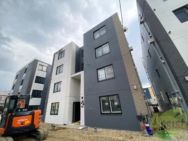 建物外観　西区八軒３条「８３Ｗ２（Ｂ）ＨＡＣＨＩＳＡＮＷＥＳＴＮＹ」