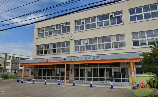 小学校　札幌市立八軒小学校（小学校）まで348m