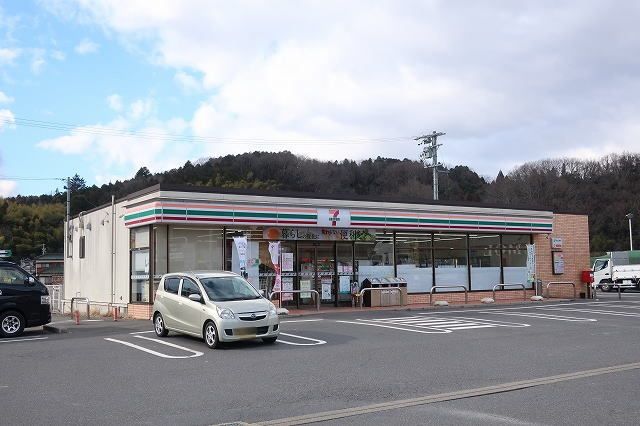 コンビニ　セブンイレブン（コンビニ）まで130m