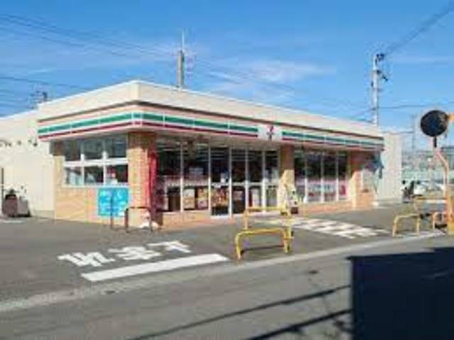 コンビニ　セブンイレブン摂津千里丘4丁目店（コンビニ）まで652m