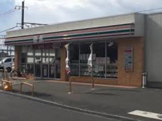 コンビニ　セブンイレブン摂津千里丘西店（コンビニ）まで650m