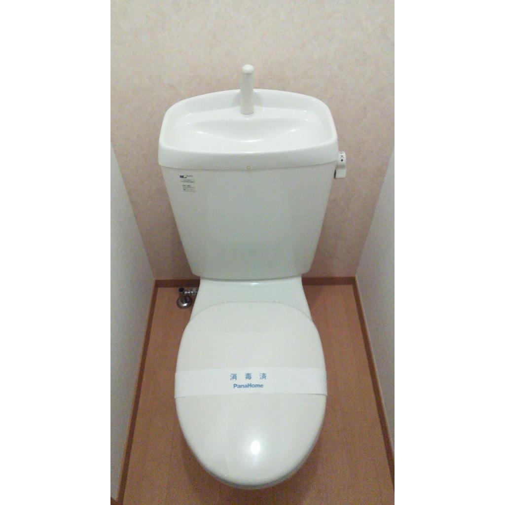 トイレ　落ち着いた色調のトイレです