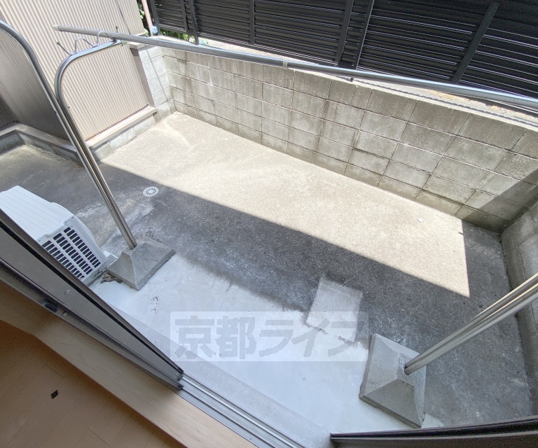 バルコニー　広々とした専用テラスです。