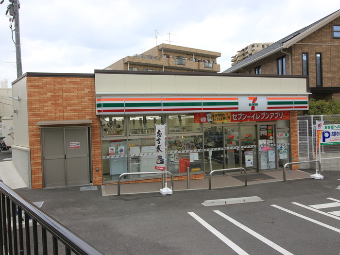 コンビニ　セブンイレブン（コンビニ）まで25m