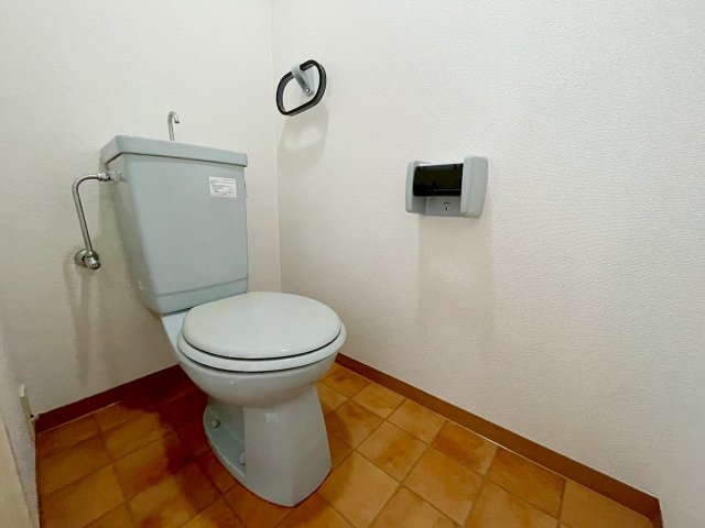トイレ　※同建物の類似写真となります。