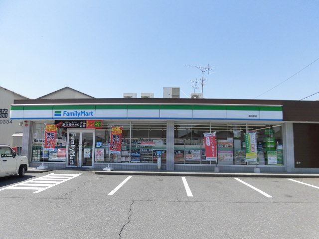 コンビニ　ファミリーマート（コンビニ）まで620m