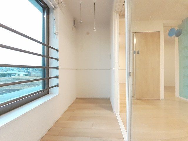 バルコニー　雨の日でも安心のサンルームです