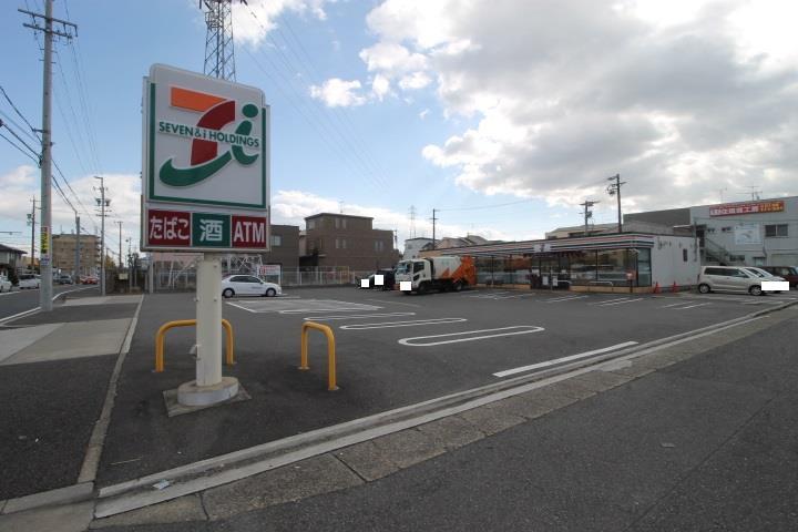 コンビニ　セブン－イレブン名古屋草平町店（コンビニ）まで877m
