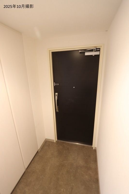 玄関　※別部屋の参考写真です。