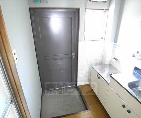 玄関　キッチンから見た玄関です