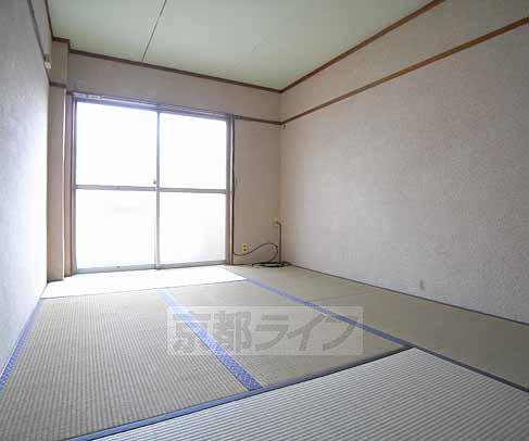 居室・リビング　東向きのお部屋です