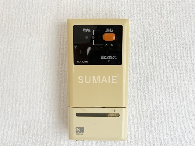 その他設備　給湯機リモコンです。