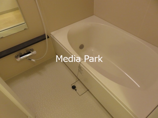 バス・シャワールーム　同物件別のお部屋の写真です。参考写真です。