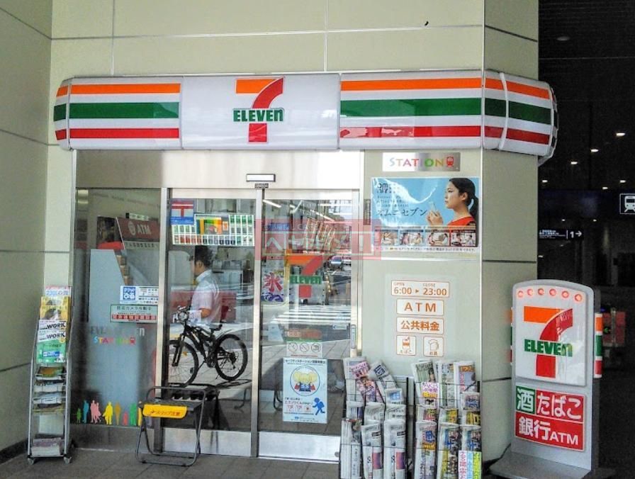 コンビニ　セブンイレブン京急ST大森町店（コンビニ）まで270m