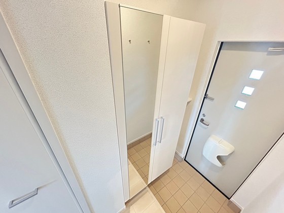 玄関　※別部屋の写真です