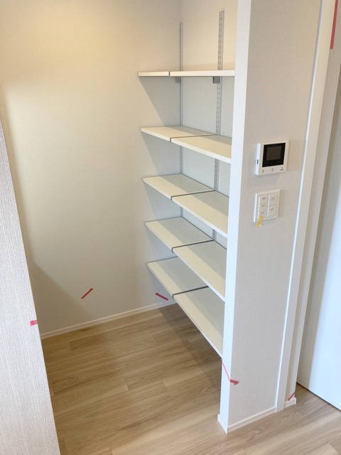 その他設備　★デスクカウンター後ろ収納です★