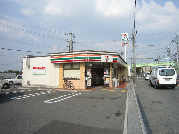 コンビニ　セブンイレブン（コンビニ）まで265m