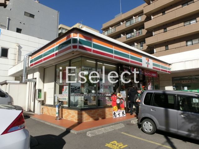 コンビニ　セブンイレブン千葉稲毛海岸駅前店（コンビニ）まで590m