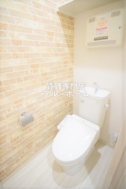 トイレ　温水洗浄便座付き！