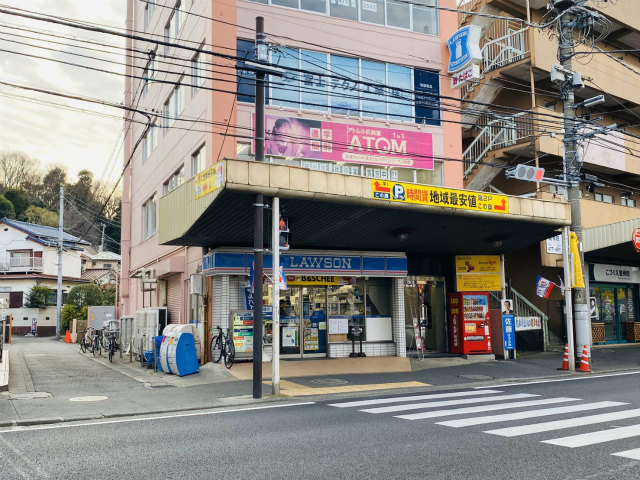 コンビニ　ローソン 小机駅前店（コンビニ）まで725m