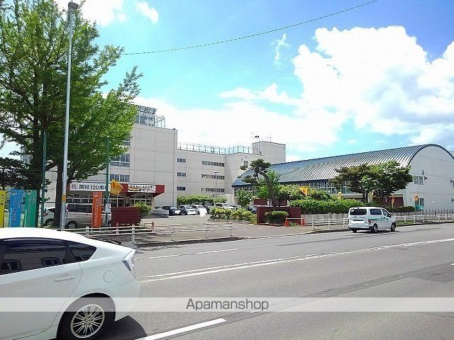 小学校　上白石小学校（小学校）まで750m