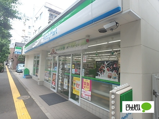コンビニ　ファミリーマート千駄木五丁目店（コンビニ）まで354m