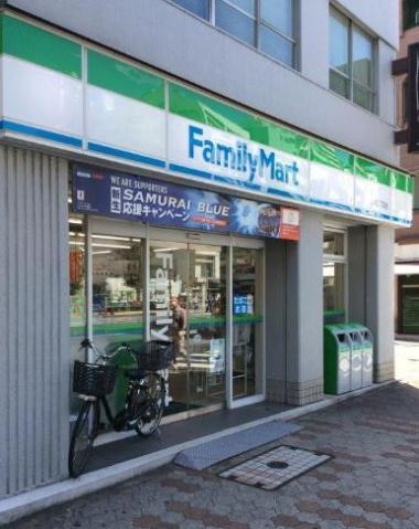 コンビニ　ファミリーマート上大崎三丁目店（コンビニ）まで358m