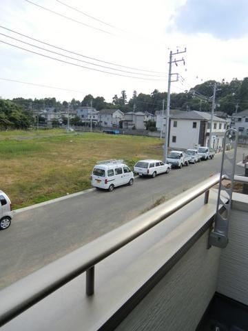 バルコニー　目の前駐車場で日当たり良好