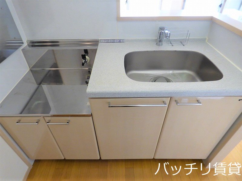 キッチン　室内写真は別号数の為、現状優先となります。