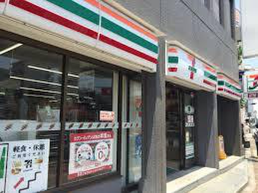 コンビニ　セブンイレブン（コンビニ）まで382m
