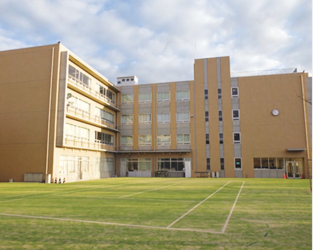 小学校　私立精華小学校（小学校）まで653m