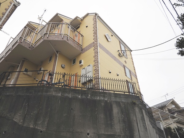 建物外観　木造２階建てのアパート