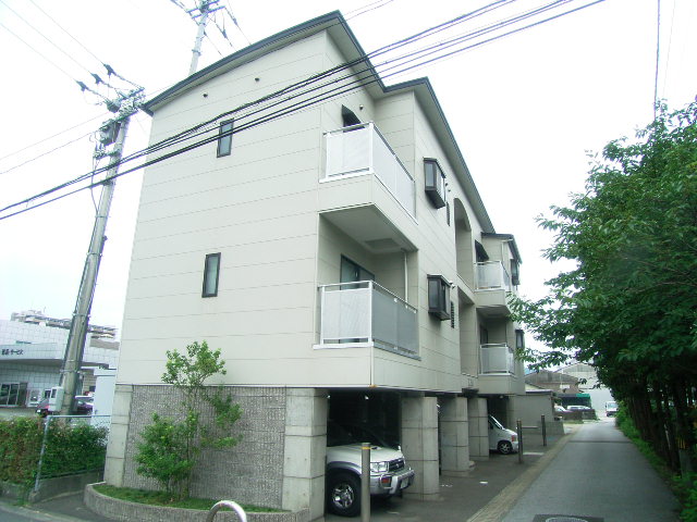 建物外観　現況が相違する場合は現況を優先致します。
