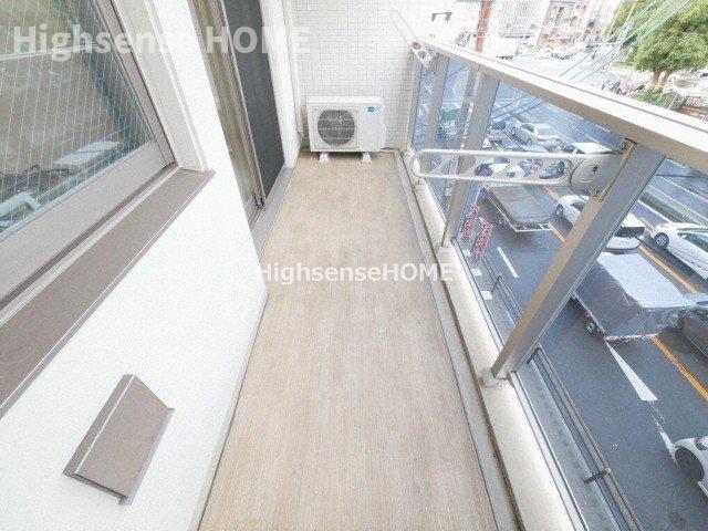 バルコニー　開放的で明るい空間を演出してくれるバルコニーです