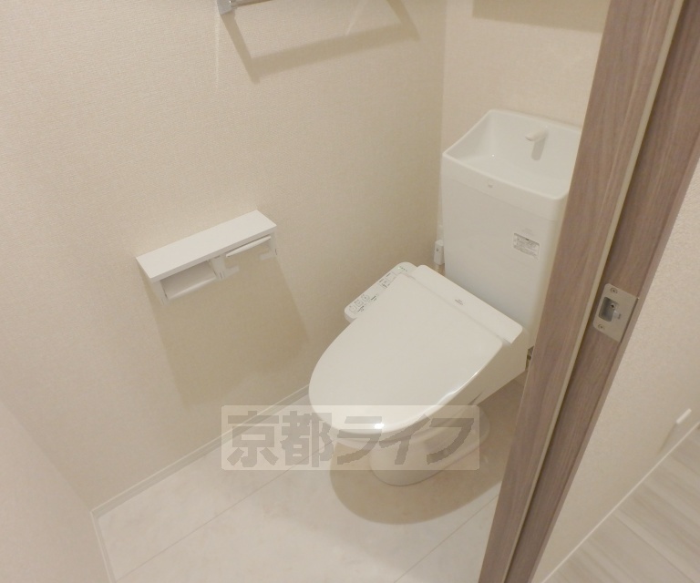 トイレ　ウォシュレット機能付きトイレです。