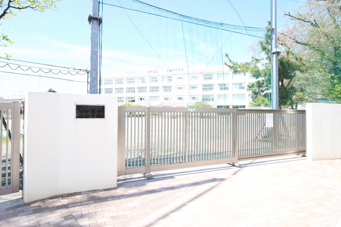 小学校　南田中小学校（小学校）まで306m