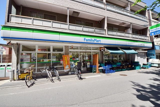 コンビニ　ファミリーマート（コンビニ）まで890m