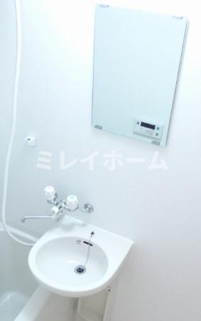 洗面設備　同建物内、別のお部屋の参考写真になります。