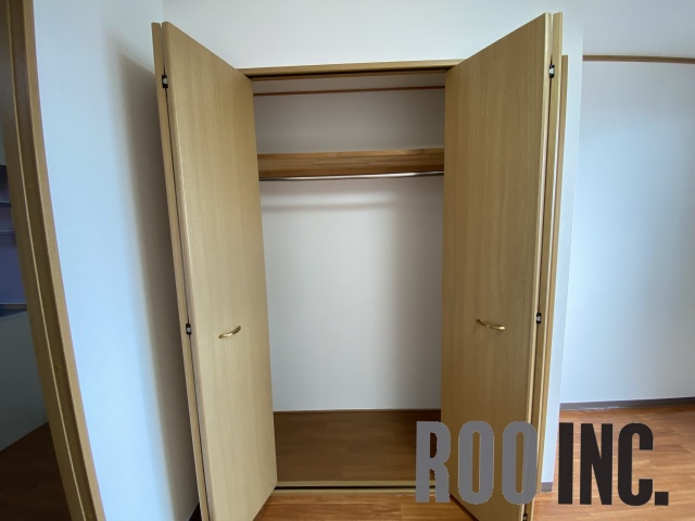 収納　写真は反転のお部屋です