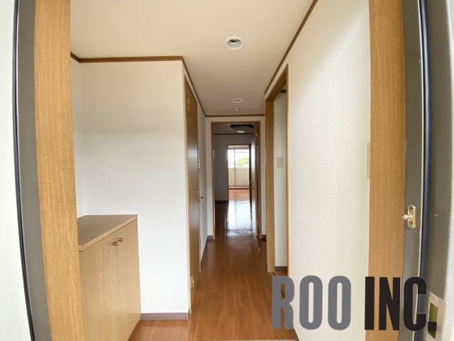 玄関　写真は反転のお部屋です