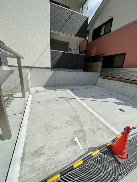 駐車場　駐車場に車を止められます