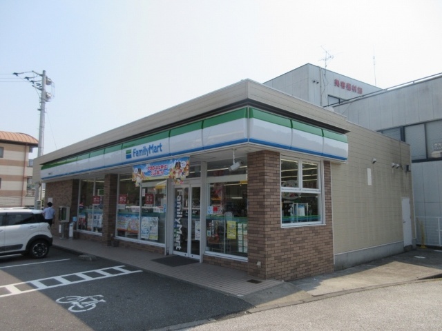 コンビニ　ファミリーマート高知東石立店（コンビニ）まで274m