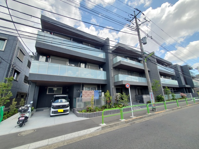 建物外観　太陽光発電システム、セキュリティも安心です♪
