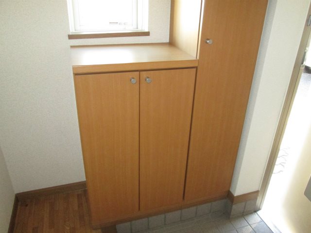 玄関　シューズボックス付の玄関は靴で散らかりません♪(写真は103