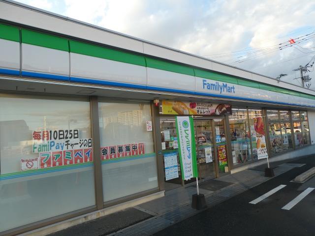 コンビニ　ファミリーマート（コンビニ）まで420m